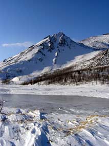 Гора - хранитель ледового озера. Фото Данько В.Ю.